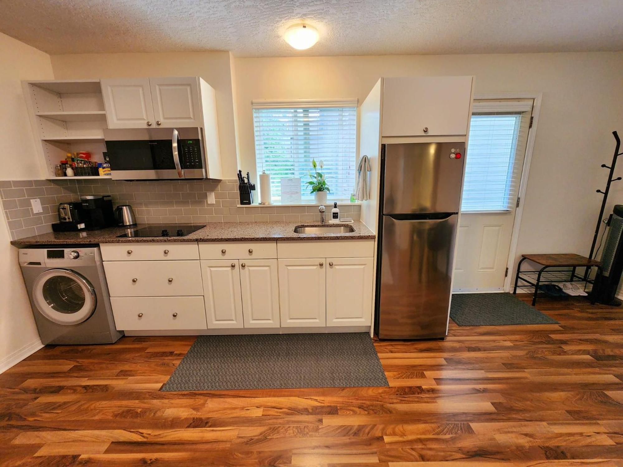Adorable 1- Bedroom Suite In Langford Victoria Exteriér fotografie