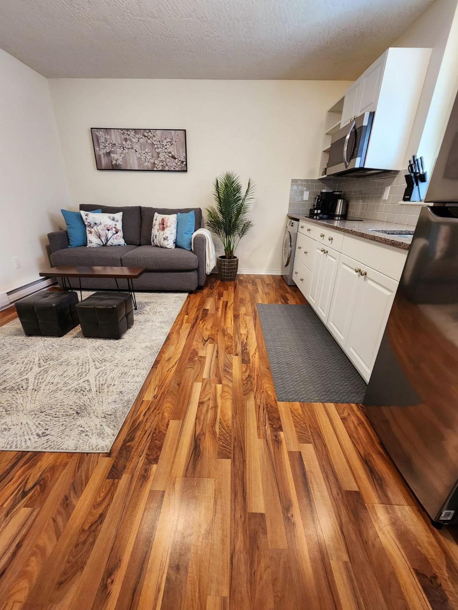 Adorable 1- Bedroom Suite In Langford Victoria Exteriér fotografie