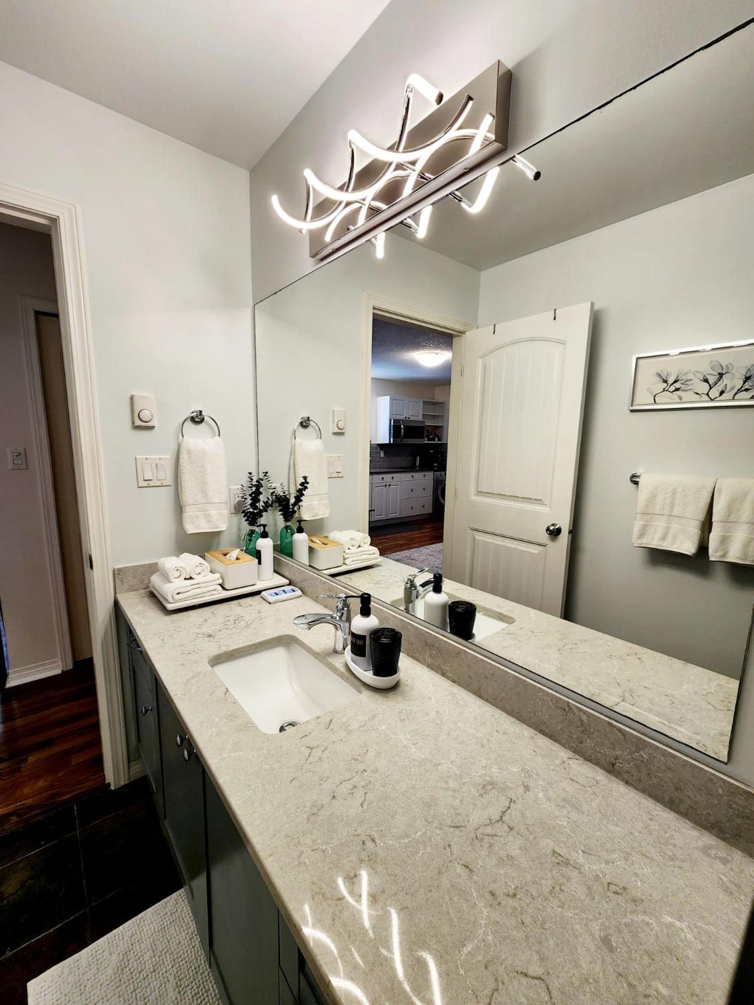 Adorable 1- Bedroom Suite In Langford Victoria Exteriér fotografie