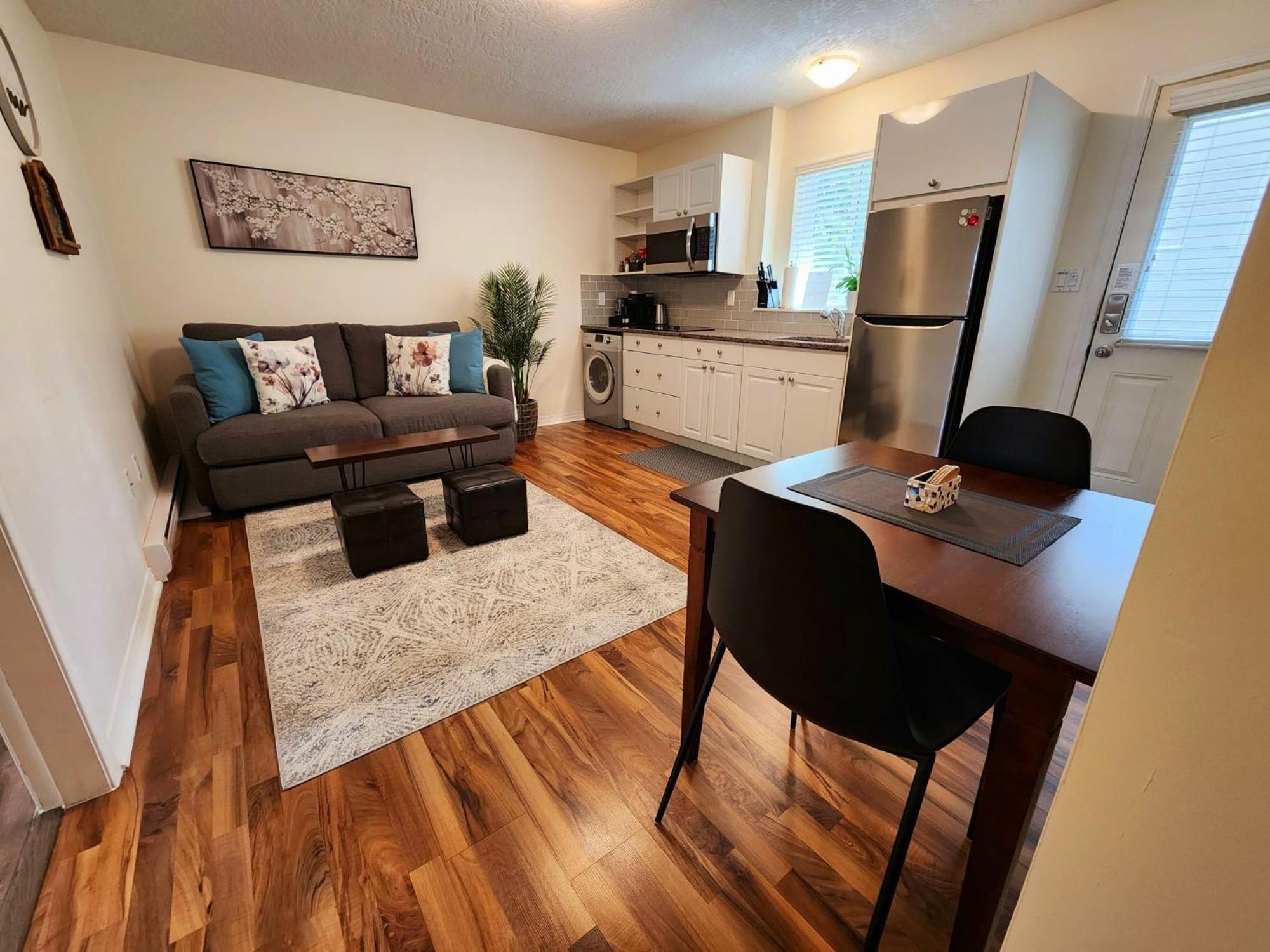 Adorable 1- Bedroom Suite In Langford Victoria Exteriér fotografie