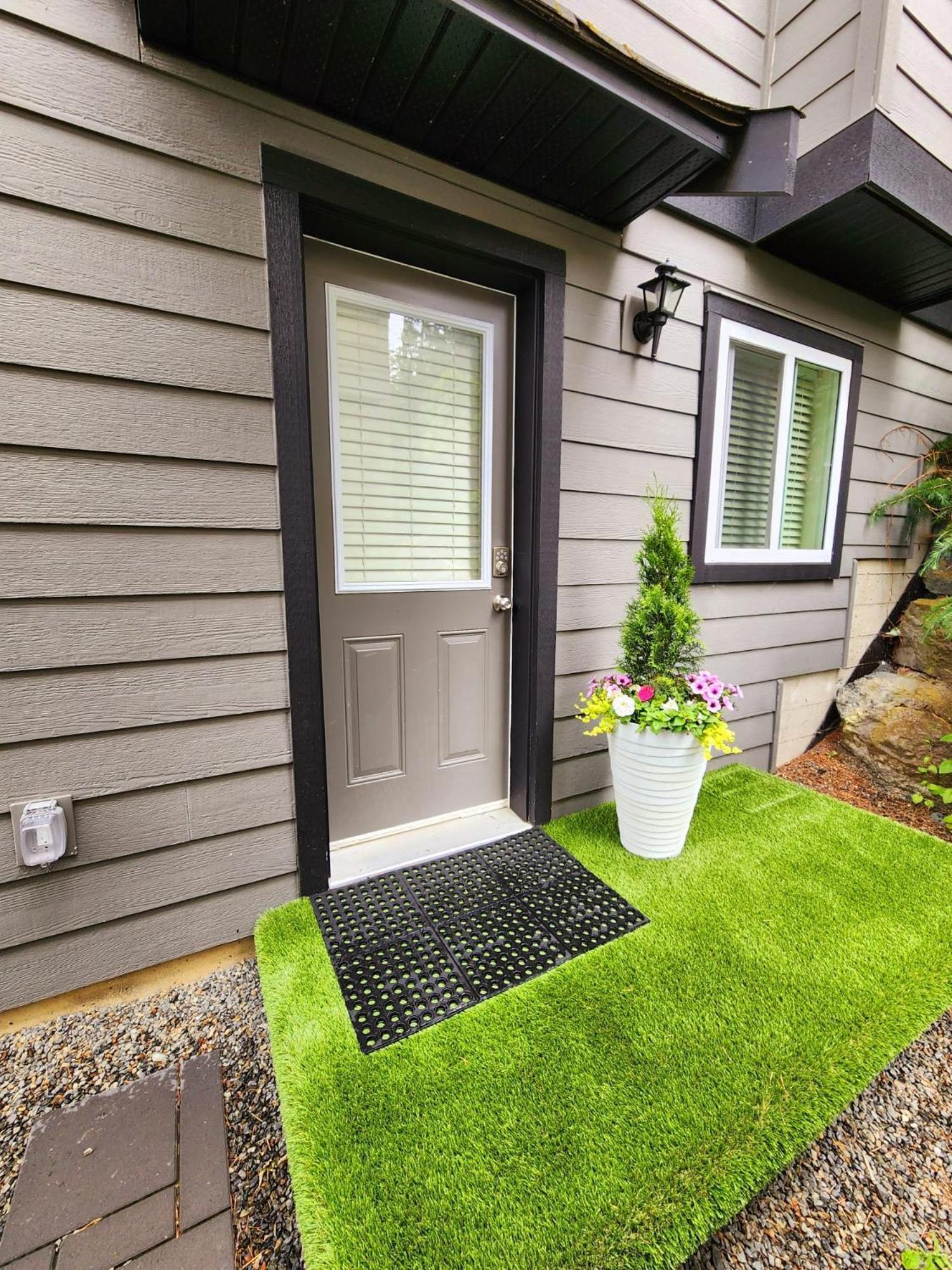 Adorable 1- Bedroom Suite In Langford Victoria Exteriér fotografie